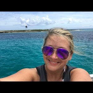 Meet your Posher, Christina